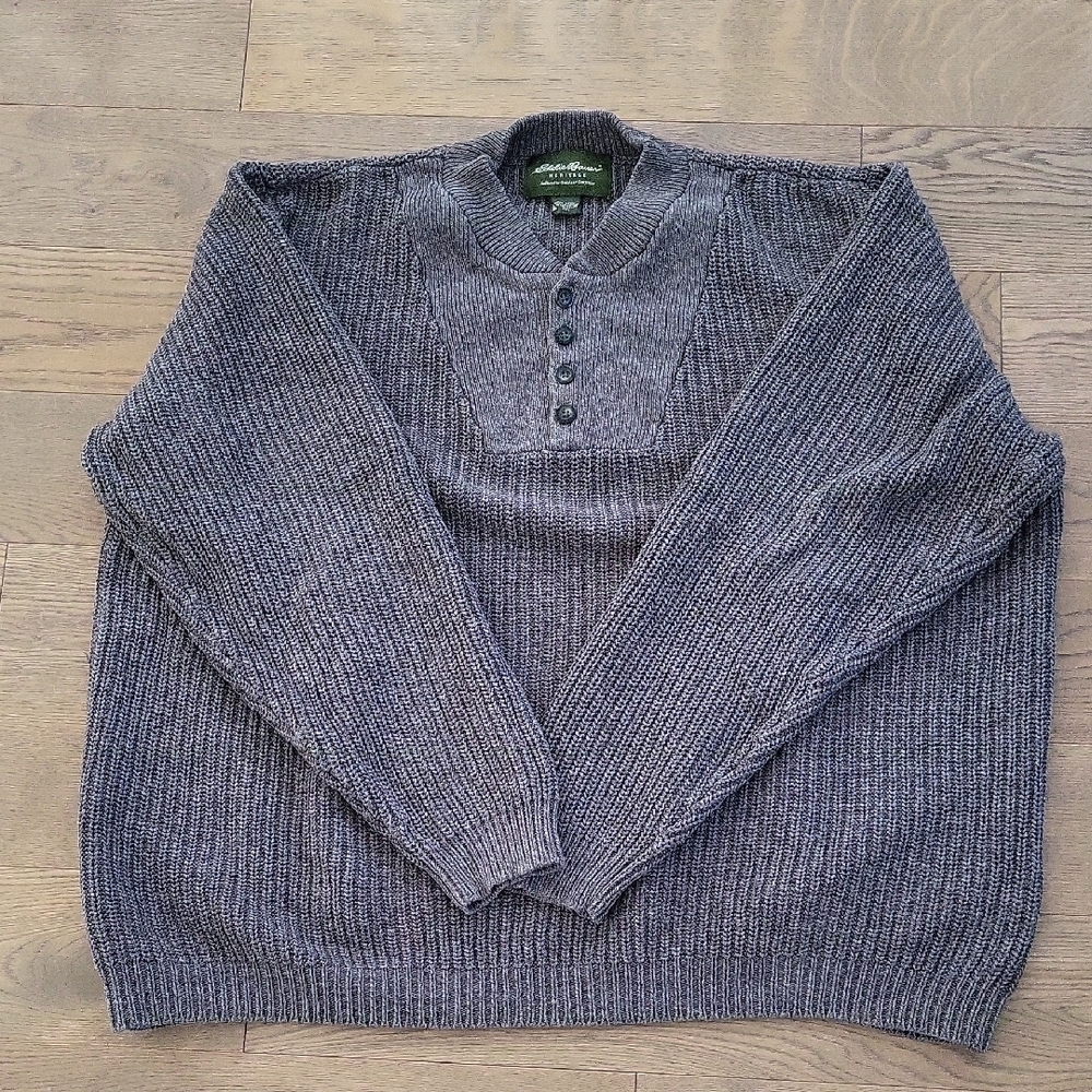 Gray Crewneck Sweater with Classic Ribbed Knit
